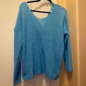 Pretty blue sweater with a twisted back